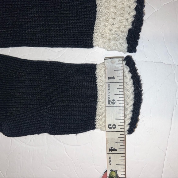 Vintage Crochet Gloves - Picture 4 of 5